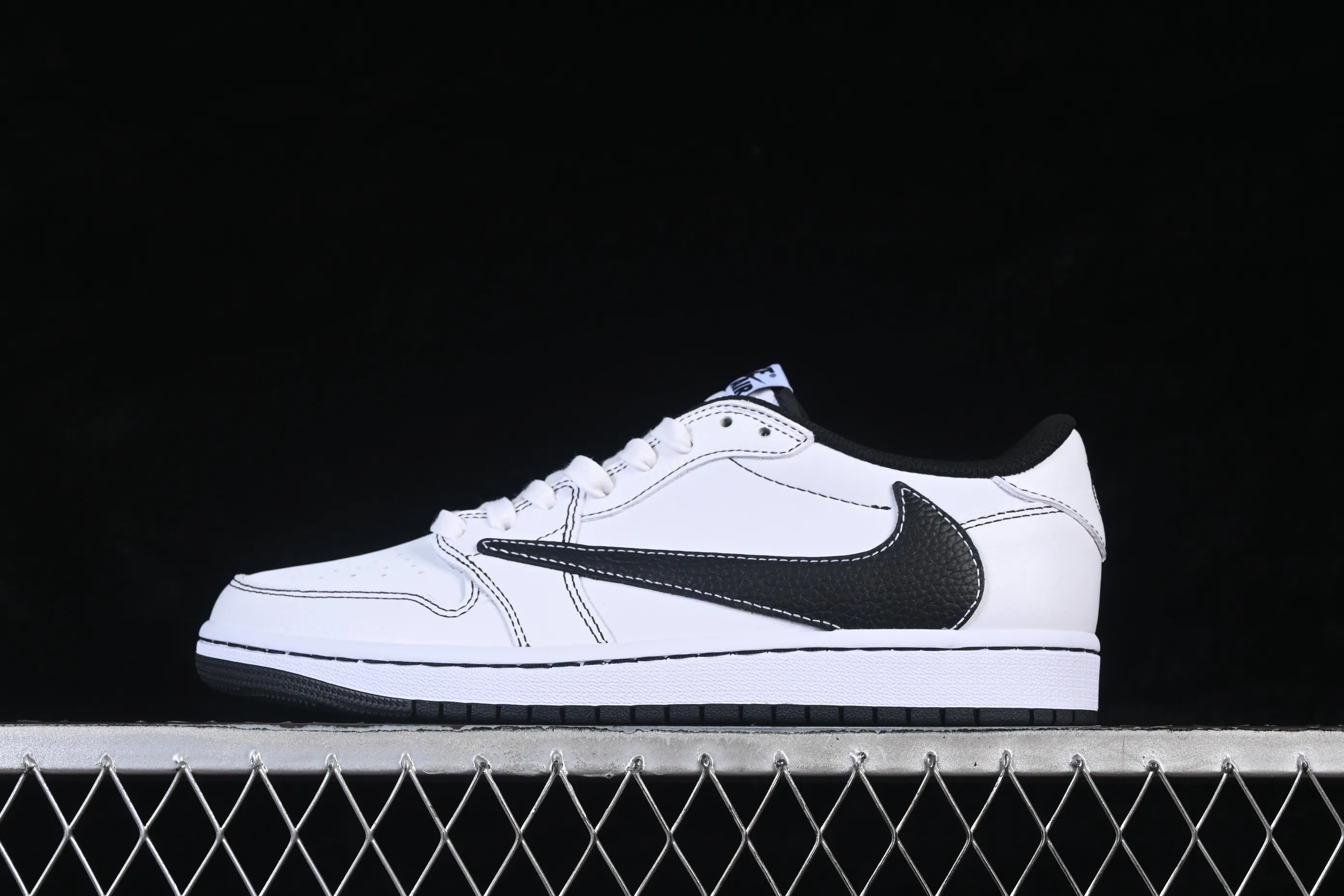 All Categories Air Jordan Jordan Series Basketball Shoes Air Jordan 1 Low Travis Scott x Air Jordan 1 Low OG AJ1 Joe 1 Joint Overhead XZ6868-002